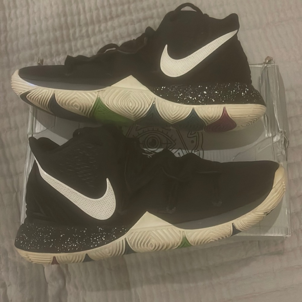 Kyrie 5 black magic basketball shoes